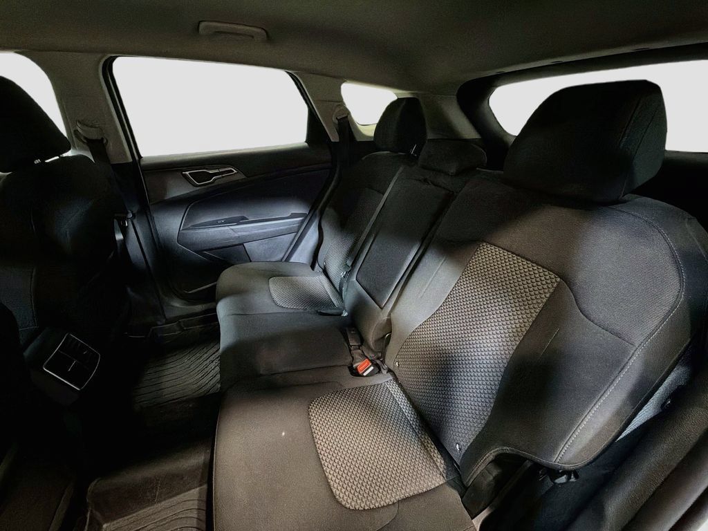 Used 2023 Kia Sportage LX AWD/4WD image 25