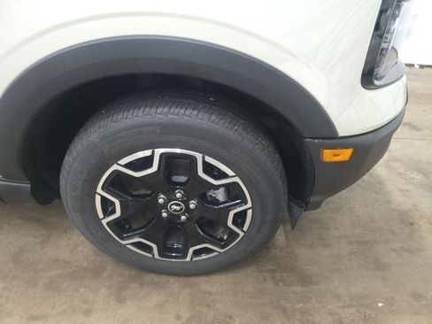Used 2025 Ford Bronco Sport Outer Banks w/ Outer Banks Tech Package+ AWD/4WD image 2