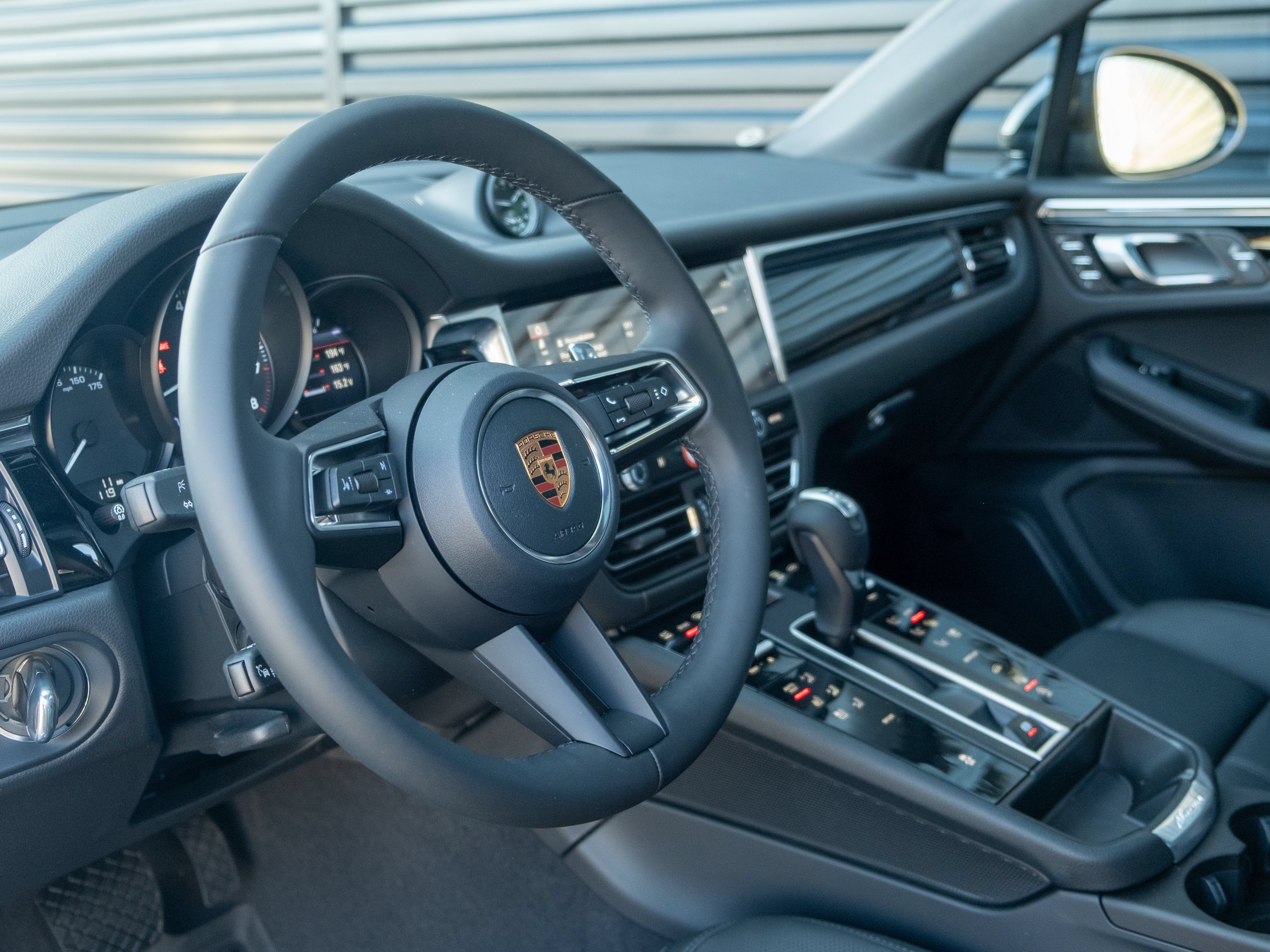 Certified 2026 Porsche Macan AWD/4WD image 4