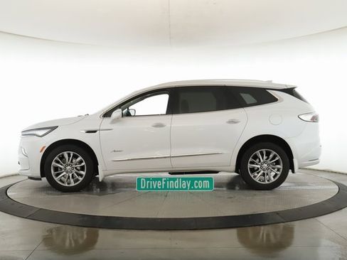 Used 2023 Buick Enclave Avenir image 9