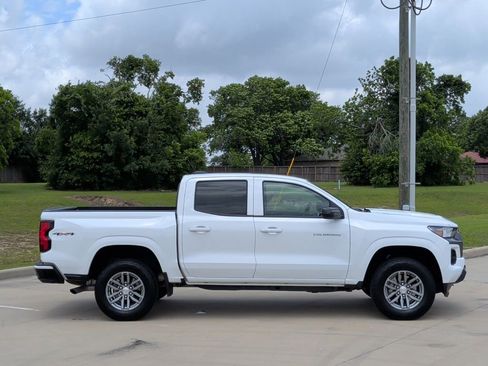 Used 2025 Chevrolet Colorado LT AWD/4WD image 10