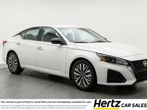 Used 2025 Nissan Altima 2.5 SV image 1