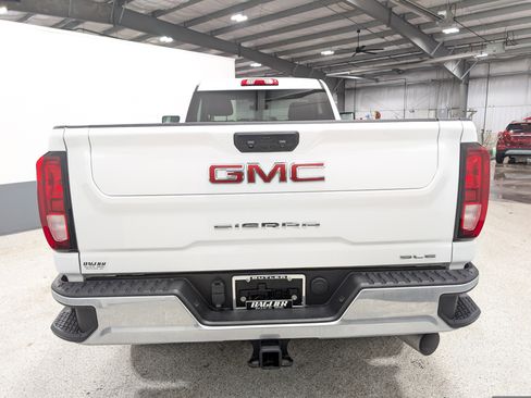 Used 2024 GMC Sierra 2500 SLE w/ SLE Convenience Package AWD/4WD image 4