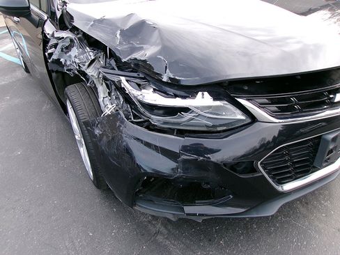 Used 2017 Chevrolet Cruze Premier image 3