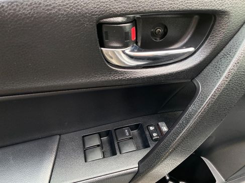 Used 2018 Toyota Corolla SE FWD image 26