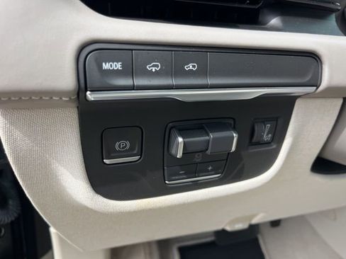 Used 2023 Cadillac Escalade ESV Premium Luxury Platinum image 19