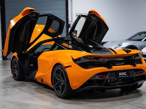 Used 2019 McLaren 720S Performance RWD image 32