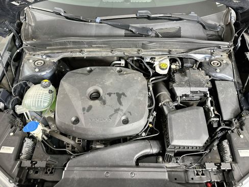 Used 2021 Volvo XC40 T5 Momentum w/ Premium Package AWD/4WD image 34
