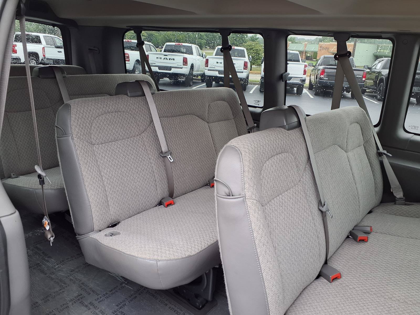 Used 2026 GMC Savana 3500 LT w/ LT Preferred Equipment Group RWD image 24