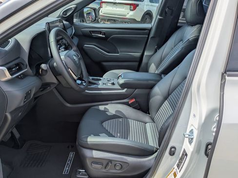 Used 2026 Toyota Highlander XSE AWD/4WD image 7