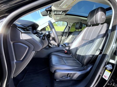 Used 2018 Land Rover Range Rover Velar S image 11