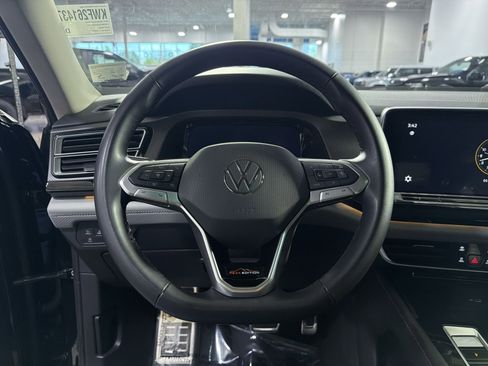 Used 2024 Volkswagen Atlas Peak Edition SEL AWD/4WD image 27
