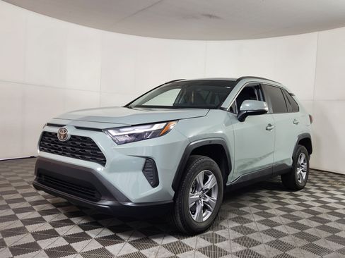 Used 2022 Toyota RAV4 XLE image 3