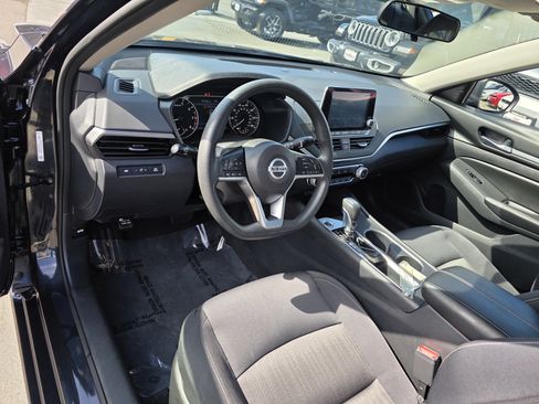 Used 2022 Nissan Altima 2.5 SV image 11