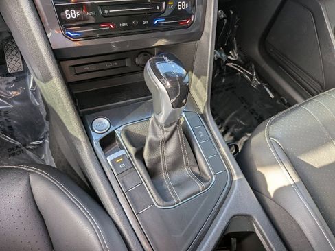 Used 2023 Volkswagen Tiguan SE w/ Panoramic Sunroof Package FWD image 23