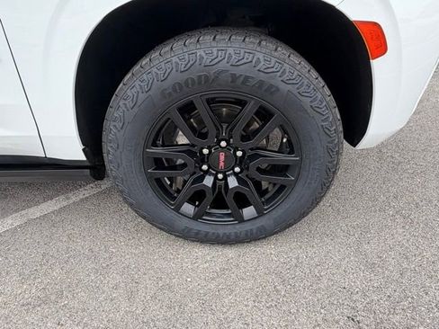Used 2023 GMC Yukon XL AT4 w/ AT4 Premium Package image 2