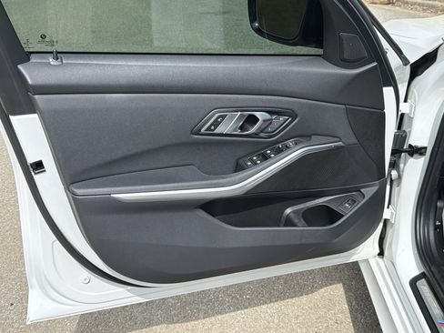 Used 2021 BMW 330i Sedan w/ M Sport Package image 10