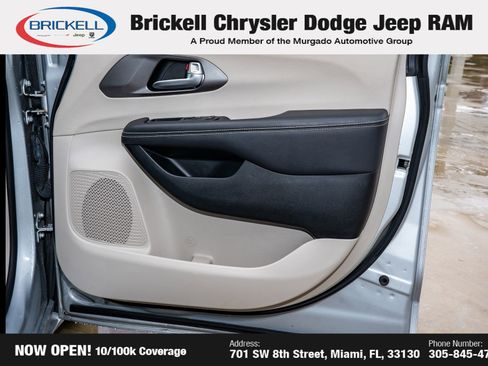 Used 2024 Chrysler Pacifica Touring-L FWD image 13