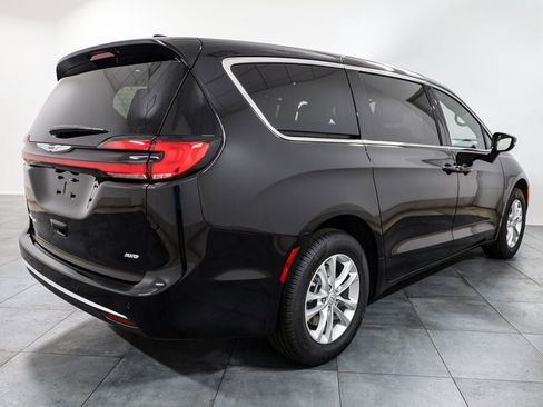 New 2026 Chrysler Pacifica Select image 6