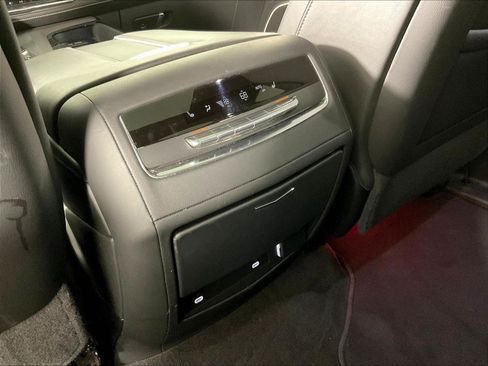 Used 2024 Cadillac Escalade ESV Sport AWD/4WD image 10