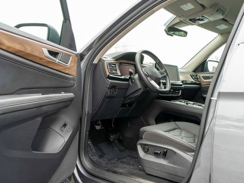 Used 2025 Volkswagen Atlas SE image 14