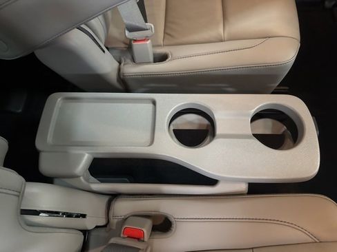 Used 2019 Toyota Highlander XLE image 14