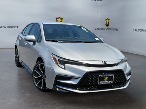 Used 2025 Toyota Corolla SE FWD image 3