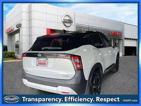 Used 2025 Nissan Kicks SV AWD/4WD image 6