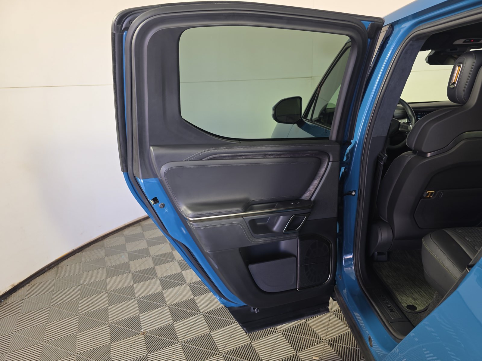 Used 2022 Rivian R1T Adventure AWD/4WD image 17