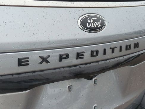 Used 2023 Ford Expedition Limited image 13