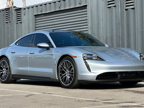 Used 2023 Porsche Taycan image 10