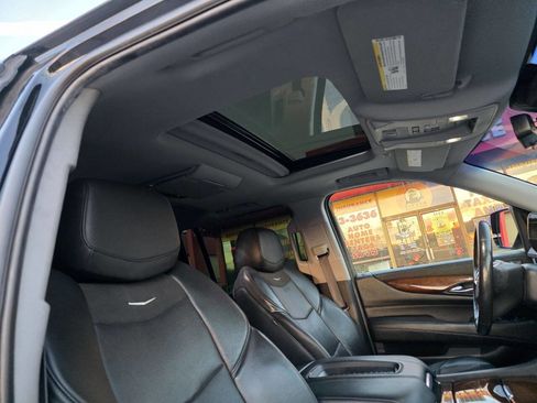 Used 2019 Cadillac Escalade ESV Luxury image 18