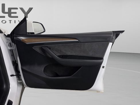 Used 2023 Tesla Model Y Long Range image 21