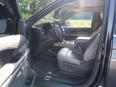 Used 2020 Ford Expedition Max Limited RWD image 2