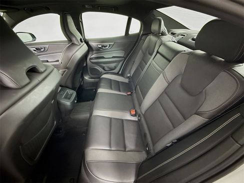 Used 2019 Volvo S60 T6 R-Design image 26