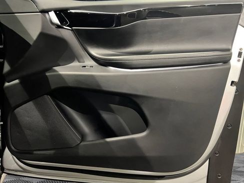 Used 2018 Tesla Model X 75D image 12