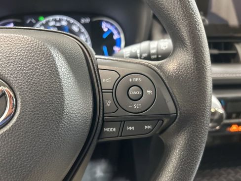 Used 2025 Toyota RAV4 XLE image 28