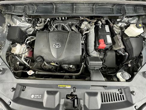 Used 2021 Toyota Highlander XLE AWD/4WD image 42