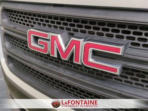 Used 2015 GMC Acadia SLE image 27