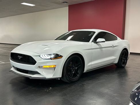 Used 2020 Ford Mustang Premium image 3