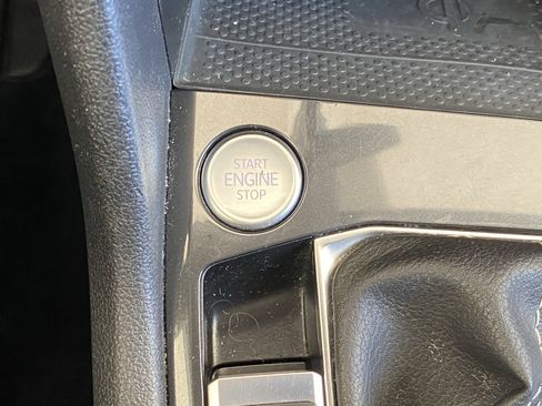 Certified 2022 Volkswagen Tiguan SE FWD image 14