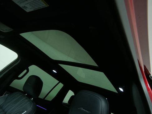 Used 2025 Buick Enclave Avenir image 18