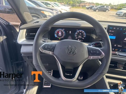 Used 2025 Volkswagen Tiguan SE R-Line AWD/4WD image 17