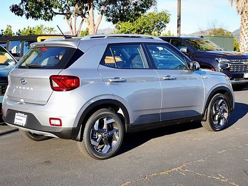 New 2026 Hyundai Venue SEL FWD image 9