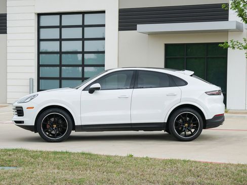 Used 2020 Porsche Cayenne image 2