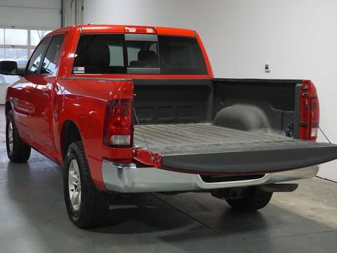 Used 2018 RAM 1500 Classic SLT w/ Luxury Group image 4
