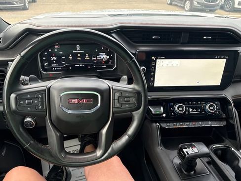 Used 2024 GMC Sierra 1500 AT4 w/ AT4 Preferred Package AWD/4WD image 10