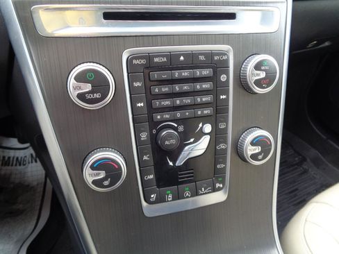 Used 2016 Volvo XC60 T5 Platinum w/ Protection Package image 34