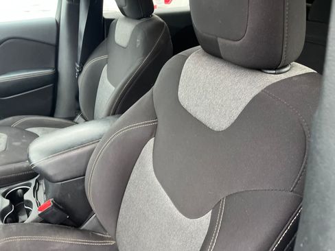 Used 2015 Jeep Cherokee Latitude FWD image 22