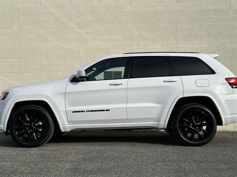 Used 2022 Jeep Grand Cherokee Laredo X image 7